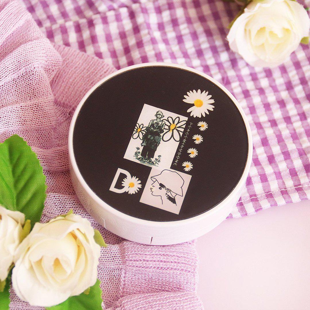 Black Daisy Design Lens Case Set *Random Design